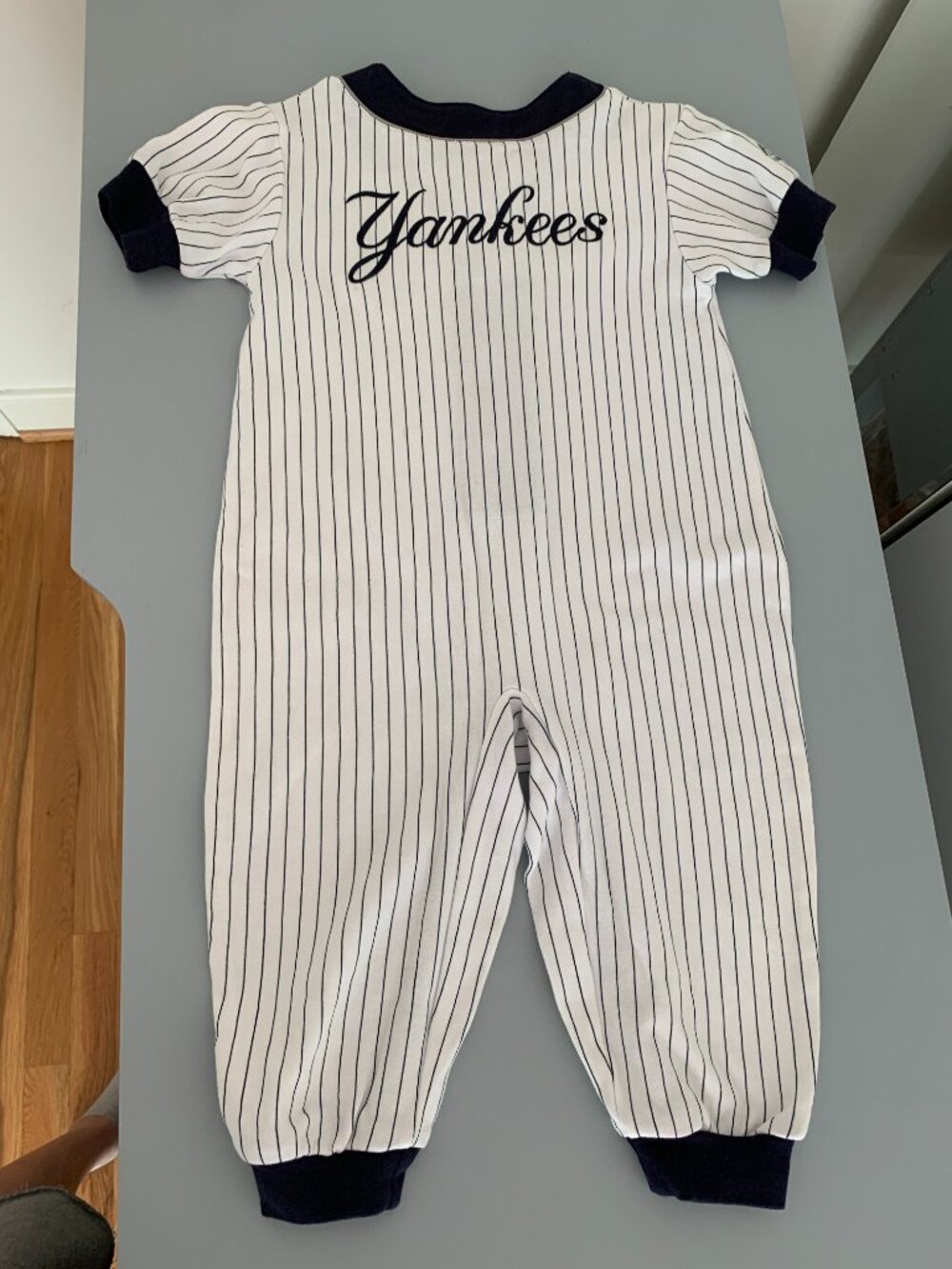 NWT NY Yankees Onesie 24 Months Official Merchandise - Picture 6 of 11